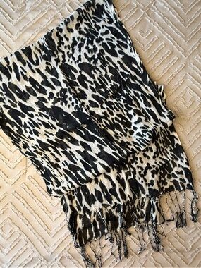 Light Weight Animal Print Tassel Scarf